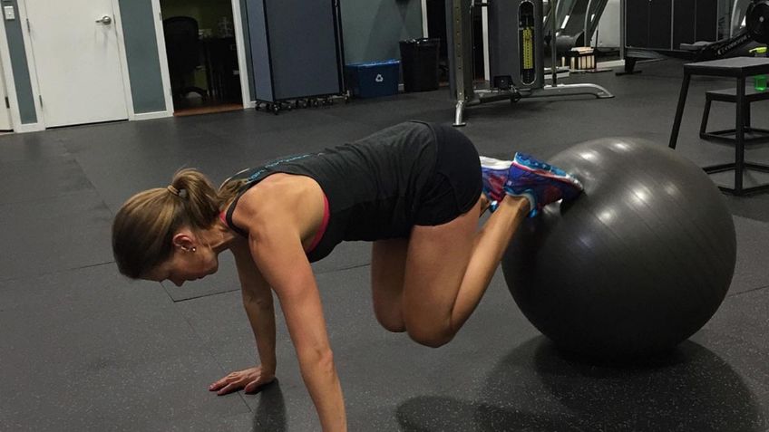 EJERCICIO de 1 minuto para aumentar los glúteos sin salir de casa | Tips