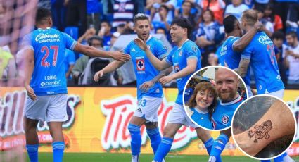 Bajista de la banda británica IDLES se enamora del Cruz Azul y se tatúa costalito | FOTO