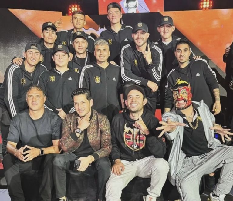 IG: @angelreynaoficial