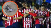 Foto ilustrativa de la nota titulada: Jugador de Chivas arroja explosivo en plena conferencia de prensa antes de Clásico Tapatío | VIDEO