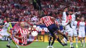 Foto ilustrativa de la nota titulada: El DURO castigo que recibirá Chicharito Hernández tras criticar el arbitraje del Clásico Tapatío