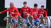 Foto ilustrativa de la nota titulada: Los 4 delanteros de la cantera de Chivas que podrían quitarle su lugar a Chicharito Hernández