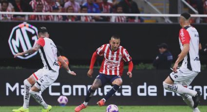 Fanáticos le piden foto al Piojo Alvarado y terminan llevándose gratis todo su súper del Costco