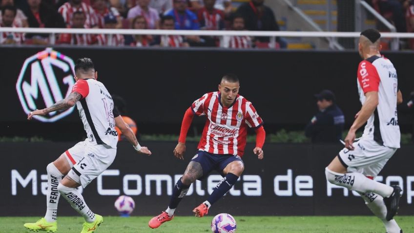 Fanáticos le piden foto al Piojo Alvarado y terminan llevándose gratis todo su súper del Costco