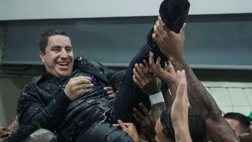 Captan a Efraín Juárez en aparente estado de ebriedad tras coronarse con Atlético Nacional | VIDEO