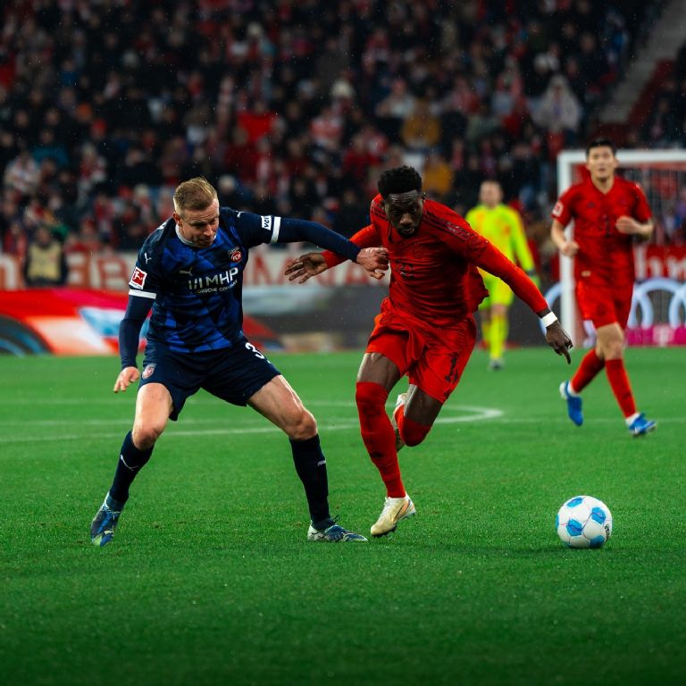 Alphonso Davies durante su último (@alphonsodavies)