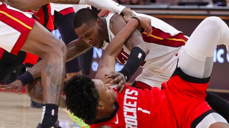 El comienzo de la batalla campal (@ALEXSLITZ)