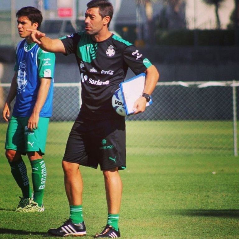 Pedro Caixinha como entrenador de Santos Laguna (@pedrocaixinhadt)