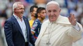 Foto ilustrativa de la nota titulada: Papa Francisco apoya a Javier Aguirre 'poniéndose' la del Mallorca para la Final de la Copa del Rey