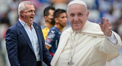 Papa Francisco apoya a Javier Aguirre 'poniéndose' la del Mallorca para la Final de la Copa del Rey