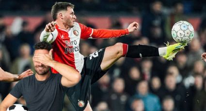 Histórico del Feyenoord se lanza contra Santi Giménez y pide que no le pasen el balón