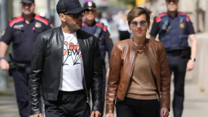 Dani Alves desata furia en redes sociales por un polémico guiño que tuvo con un policía