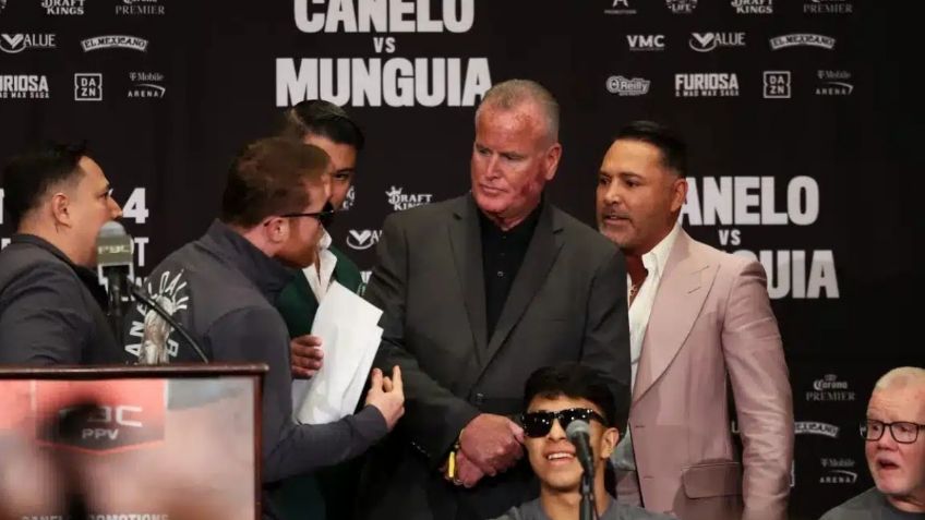Canelo Álvarez y Óscar de la Hoya al borde de los golpes en plena conferencia; así nació su rivalidad