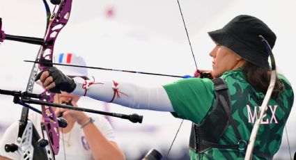 Alejandra Valencia rompe en llanto tras clasificarse a la siguiente ronda de tiro con arco