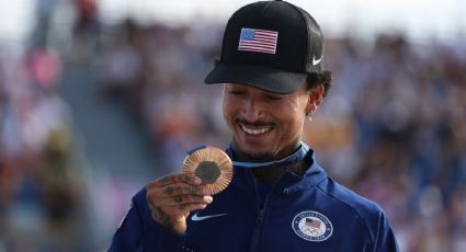 Skater Nyjah Huston expone en video la mala calidad de las medallas olímpicas de París