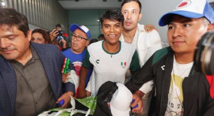 Prisca Awiti desata locura en su llegada a la CDMX tras ganar medalla de plata en París