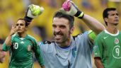 Foto ilustrativa de la nota titulada: Buffon se rinde ante este futbolista mexicano que le marcó uno de los mejores goles de su carrera
