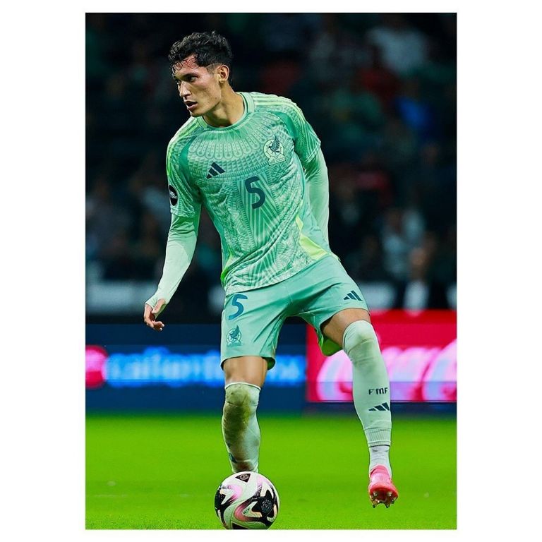 Chiquete Orozco en selección mexicana (@el_chiquete4)