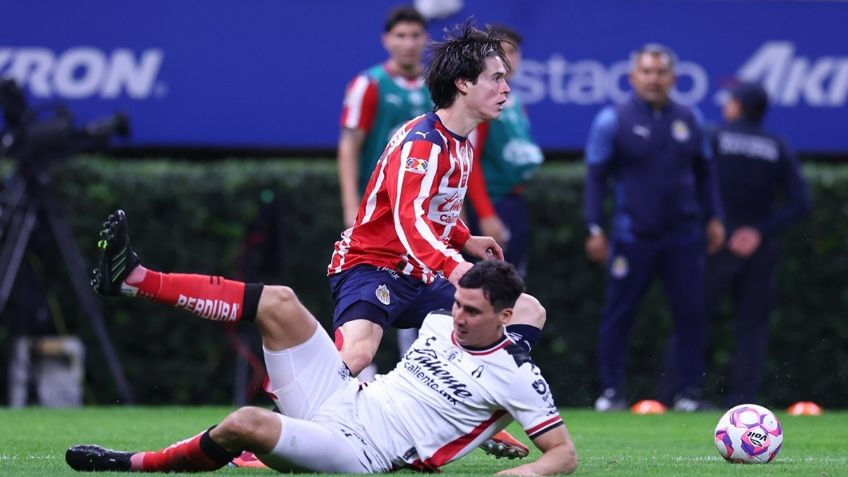 Chivas confirma lesión de Diego Campillo, ¿cuánto tiempo sería baja en la Liga MX?