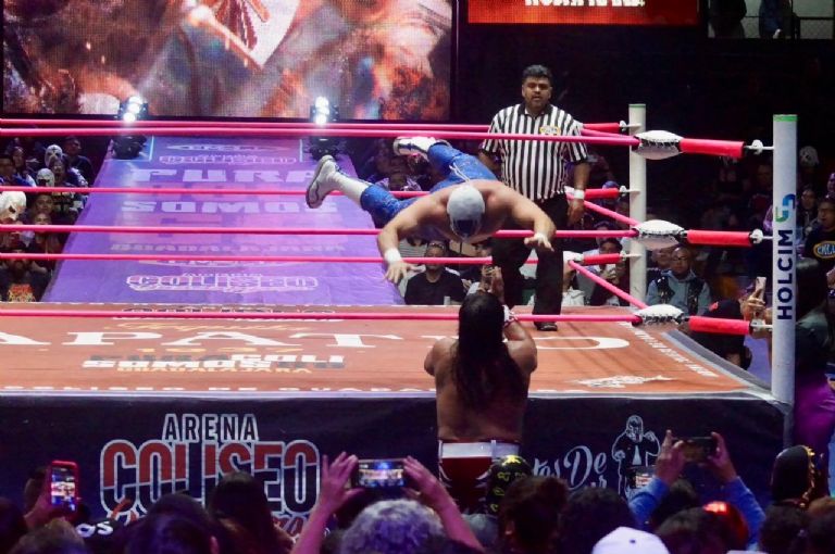 X: @CMLL_OFICIAL