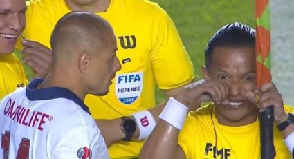 "No sea chillón": El árbitro que se burló de Chicharito Hernández y se hizo viral