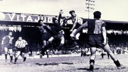 Foto que representa a ¡Y ante Atlas! Así fue el primer partido de Chivas como equipo profesional en Copa MX