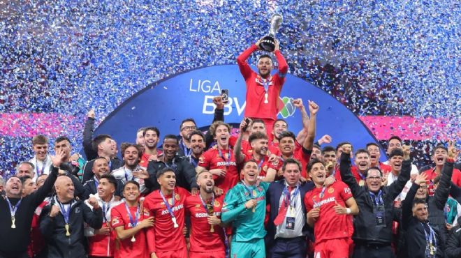 Foto ilustrativa de nota De no poder caminar a darle el bicampeonato a Toluca: la épica de Alexis Vega en el Apertura 2025