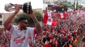 Foto ilustrativa de la nota titulada: Toluca festeja su bicampeonato con un desfile por las calles frente a miles de aficionados | VIDEO