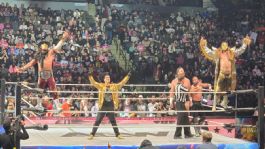 Foto que representa a AEW Worlds End 2025: Bandido y Máscara Dorada triunfan ante Mark Davis y Rocky Romero | VIDEO