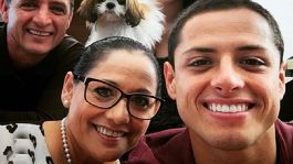 Foto que representa a Chicharito lamenta “complejo” 2025 y confiesa que su madre estuvo a punto de morir | VIDEO
