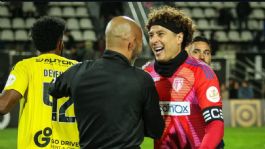 Foto que representa a Guillermo Ochoa destaca ante Farense y ayuda al AVS a salir de zona de descenso en Portugal