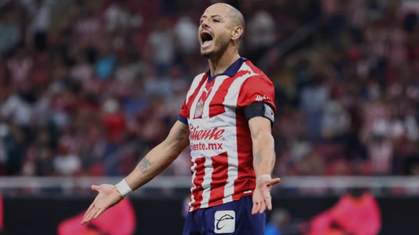 Chicharito besa el escudo de Chivas, tras vencer al América, y genera debate en redes