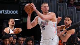 Foto que representa a Nikola Jokic logra hazaña inédita en la NBA 2025 durante el Nuggets vs Suns