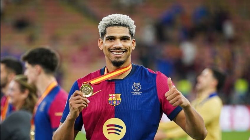 Así fue la caída de Ronald Araujo en los festejos del Barcelona tras salir campeón | VIDEO