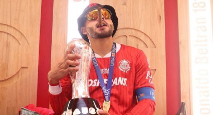 Alexis Vega le canta al trofeo de campeón de Toluca, ¿qué tema le dedicó? | VIDEO