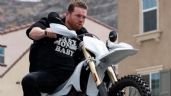 Foto ilustrativa de la nota titulada: Canelo Álvarez muestra sus habilidades en una moto Stark VARG, valuada en 14 mil dólares | VIDEO