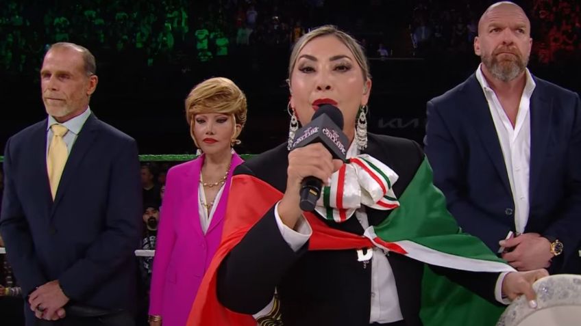 Worlds Collide 2025: Deyra Barrera se equivoca al interpretar el Himno Nacional Mexicano | VIDEO