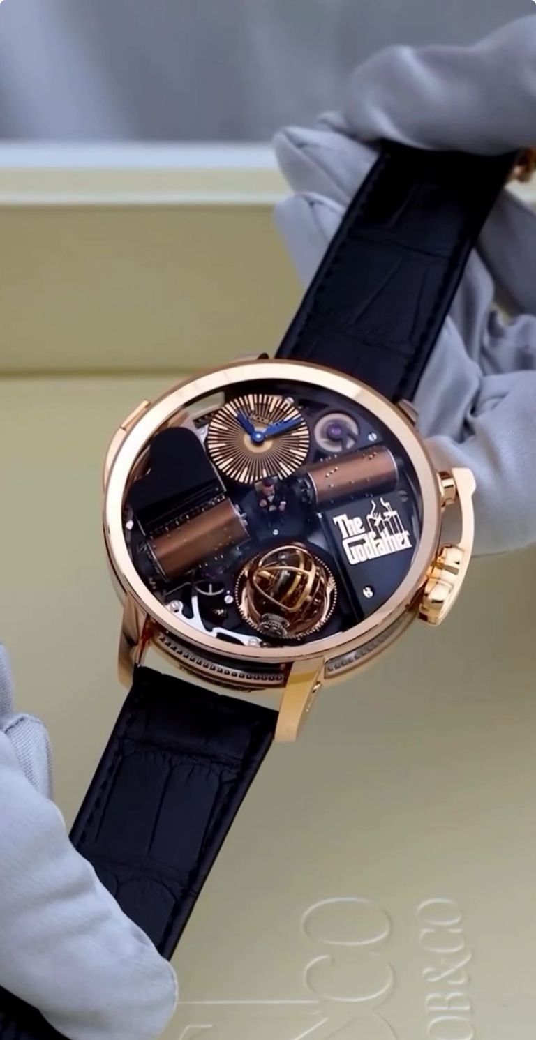 Esto costó el reloj millonario que compró Canelo Álvarez