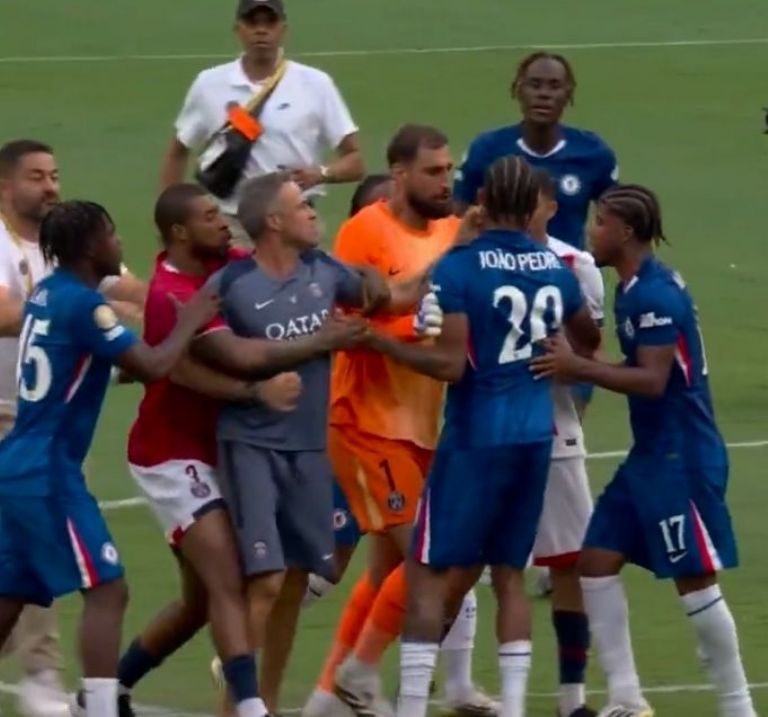 Luis Enrique le da una cachetada a Joao Pedro tras perder la final del Mundial de Clubes 2025