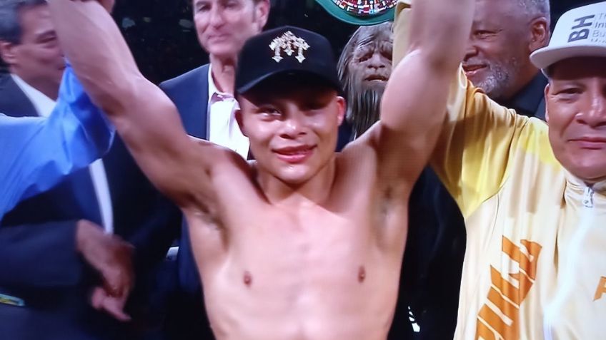 Pitbull Cruz conquista el título mundial Superligero del CMB tras imponerse a Omar Salcido