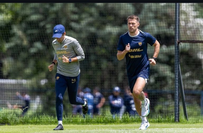 La esposa de Aaron Ramsey le dio permiso de jugar en la Liga MX con Pumas