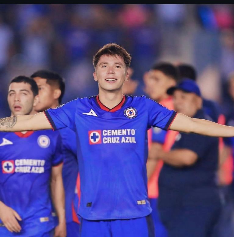 Rodrigo Huescas asegura que en México es normal manejar rápido y se compara con Checo Pérez