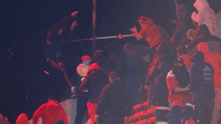 Copa Sudamericana: Pelea entre aficionados desata caos en el Independiente vs U de Chile | VIDEOS