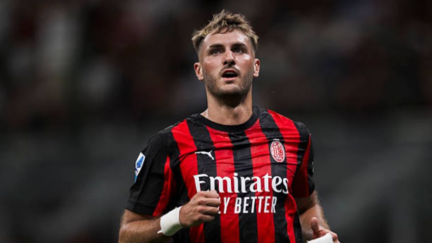Santiago Giménez no saldrá del Milan; agente del “Bebote” confirma su continuidad en Italia
