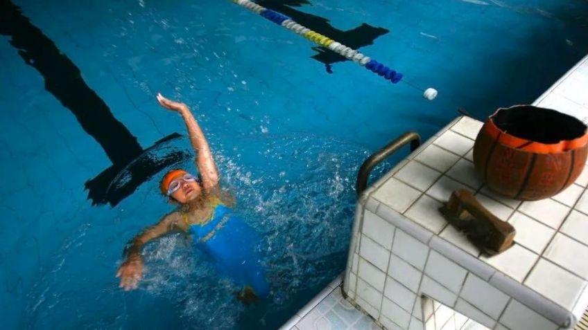 Historias que inspiran: De vivir sin piernas y sobre una pelota de básquet a triunfar como nadadora profesional