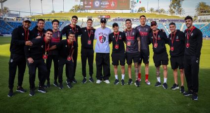 Peso Pluma motiva al Atlas con mensaje especial en Los Ángeles: “Fidelidad toda la vida”