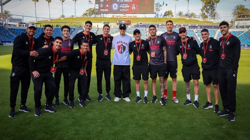 Peso Pluma motiva al Atlas con mensaje especial en Los Ángeles: “Fidelidad toda la vida”