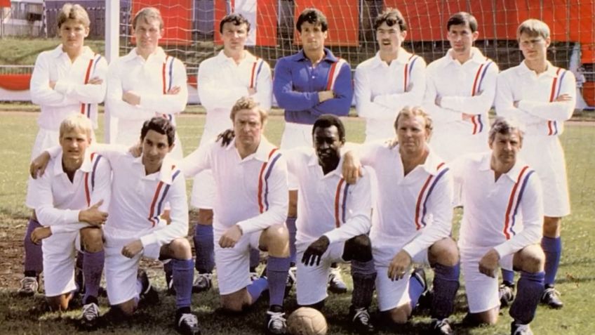 Pelé y Stallone: la historia real de cómo el futbolista le rompió un dedo al actor en “Escape a la Victoria”