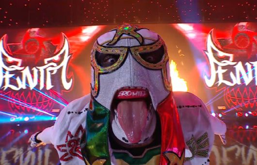 WWE RAW: Penta estrena máscara tricolor, pero no clasifica a Elimination Chamber 2026