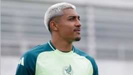 Foto que representa a Julián Araujo confiesa por qué eligió jugar para México; Rafa Márquez y Memo Ochoa fueron clave